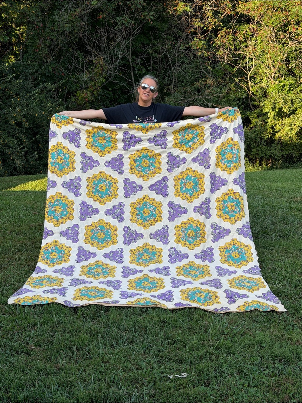 1930s Hand Stitched Feed Sack Grandmas Garden Quilt 84” x 74”